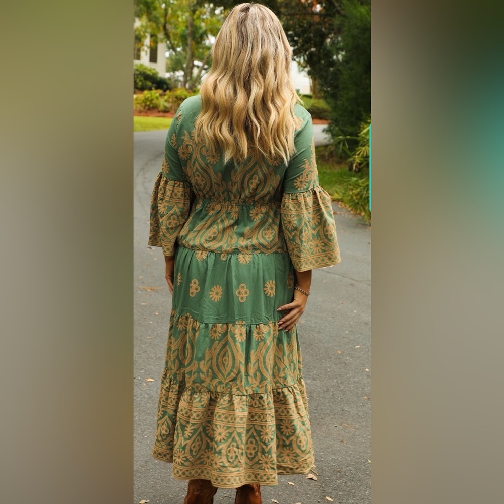 Gigio Romantic Sage Textured Print Tiered  Midi- Maxi Dress w/ Bell Sleeves, NWT - Picture 4 of 16
